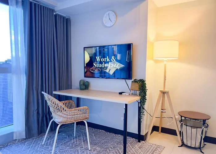Prime Uptown Bgc | Stylish 1br Getaway #upt135j Holiday home