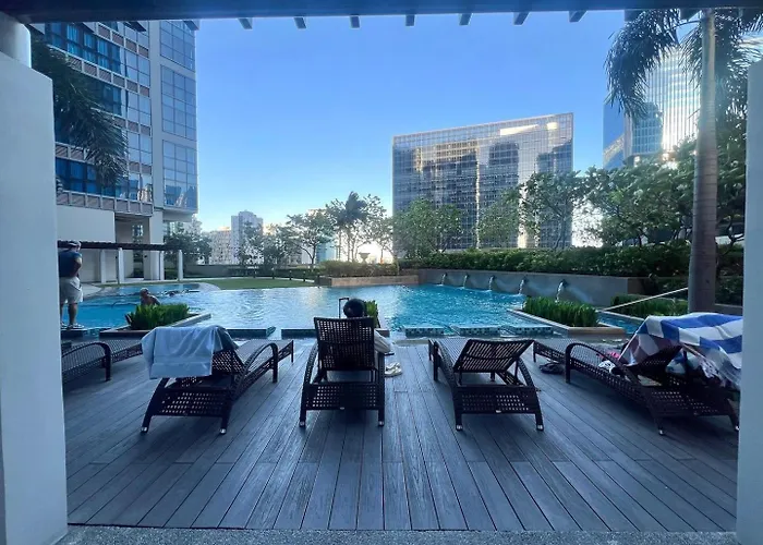 Prime Uptown Bgc | Stylish 1br Getaway #upt135j Holiday home