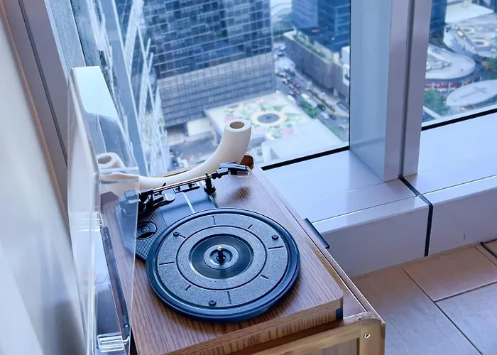 Prime Uptown Bgc | Stylish 1br Getaway #upt135j Holiday home *